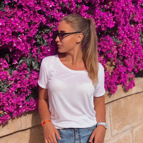 Meet your Posher, Лара - Picture 1 of 1